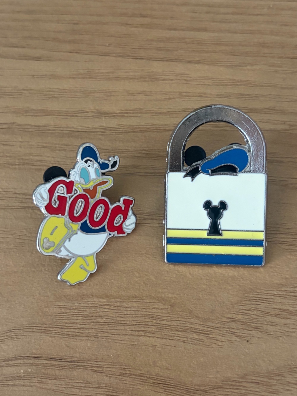 Disney trading pins - 2 Donald - Lock Padlock & Donald GOOD - limited edition